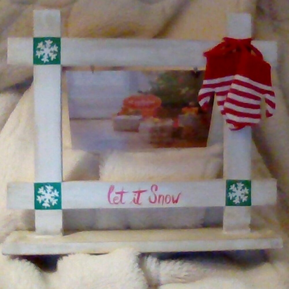 Brand New "Let it Snow" Hanging Picture Photo Frame